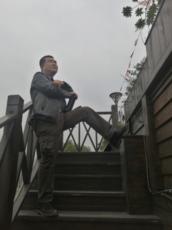 孤单背影的第一张照片--株洲闪婚服务中心